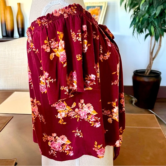 Darling off the Shoulder Blouse - Picture 2 of 8